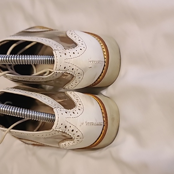 White Messeca moccasins Sz.8.5 - Picture 2 of 9